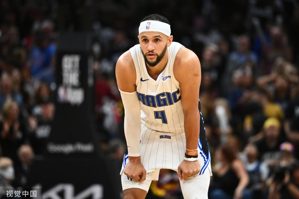 间的传球配 间的传球配